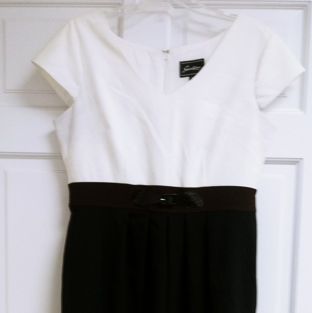4B - Sweet women's dress. Size 10